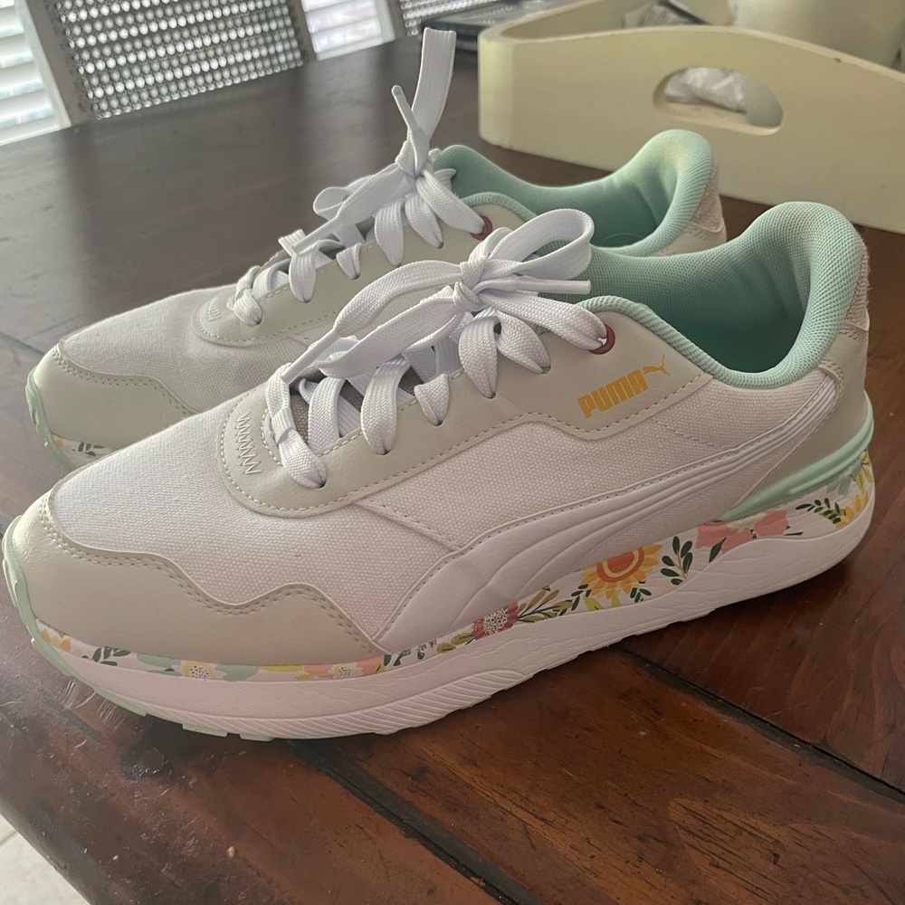Women’s flowered Puma Sneakers